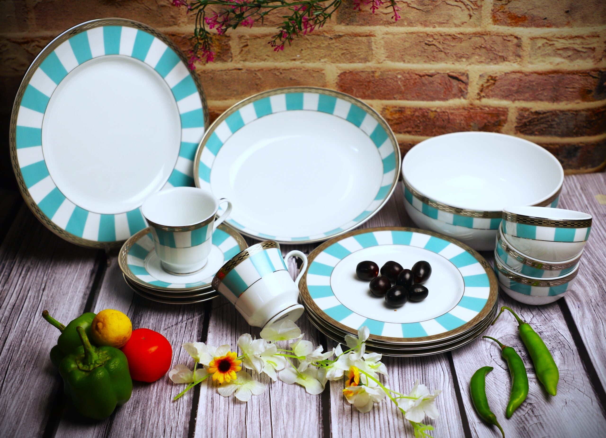 Azure By Dankotuwa Teal Matiz Green 21-Piece Porcelain Dinner Set - Platinum Lining