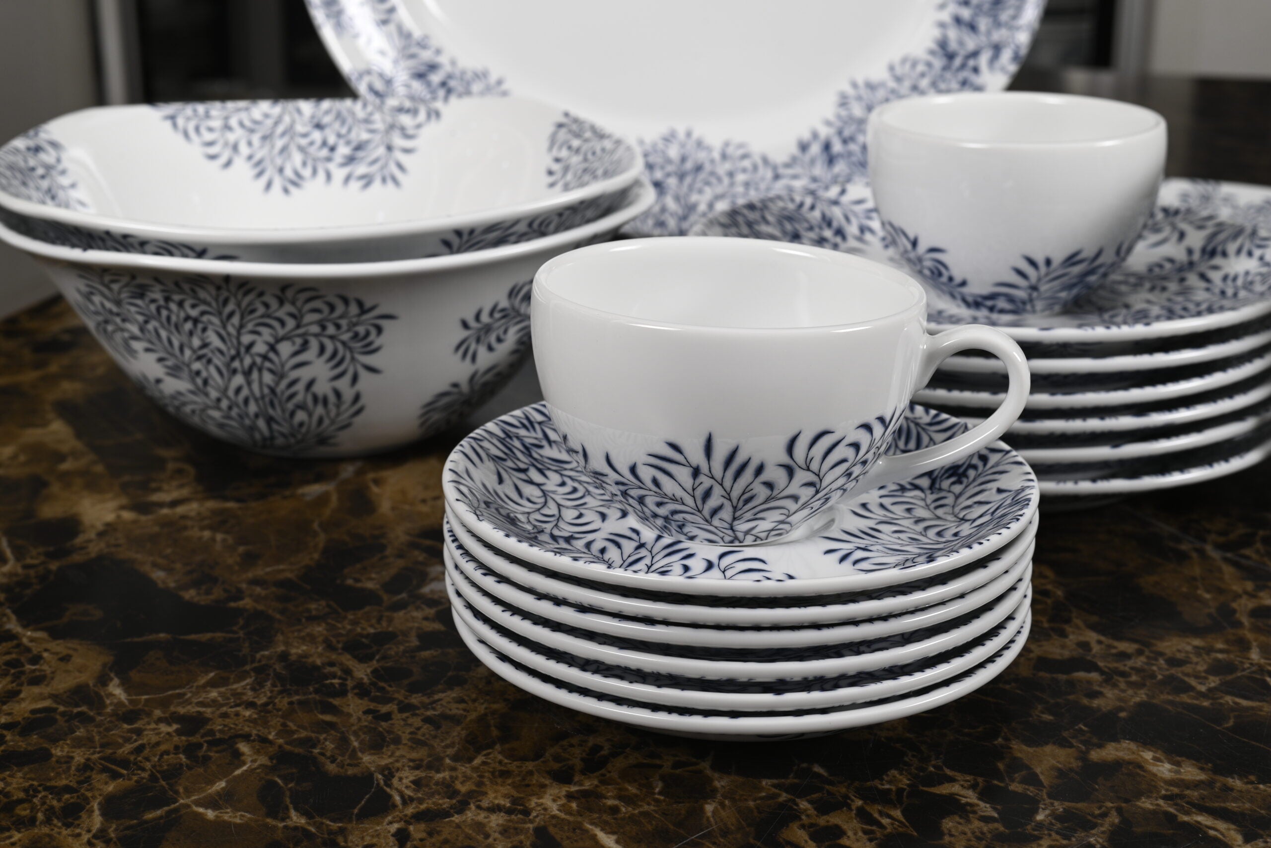 Azure By Dankotuwa Blue Leaf 15-Piece Porcelain Dinner Set