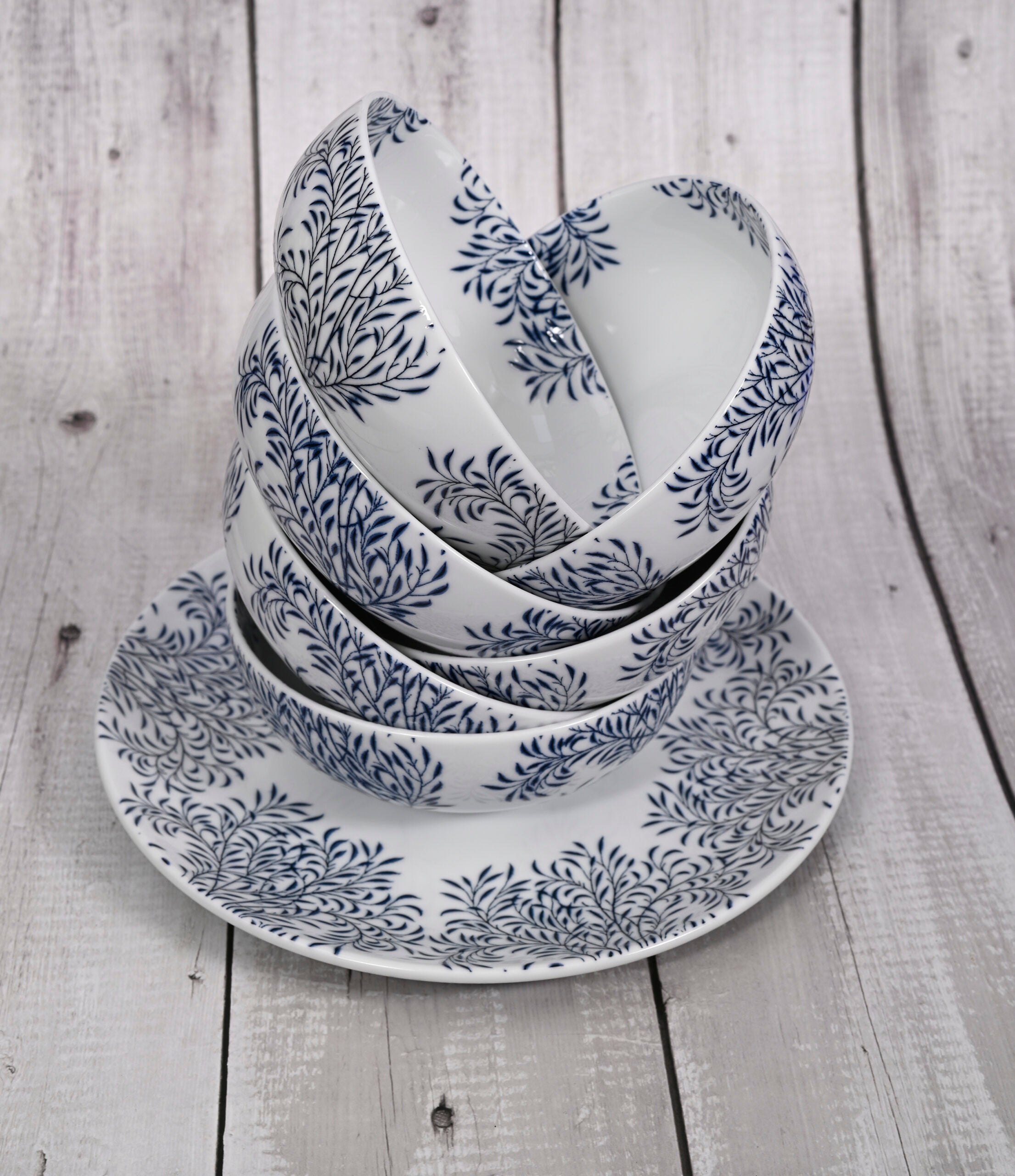 Azure By Dankotuwa Blue Leaf 15-Piece Porcelain Dinner Set