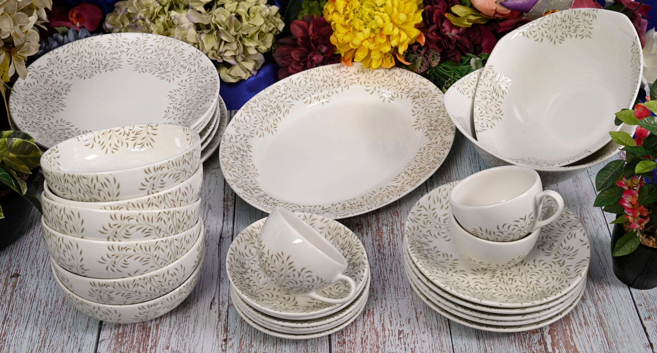 Azure By Dankotuwa Green Leaf 15-Piece Porcelain Dinner Set