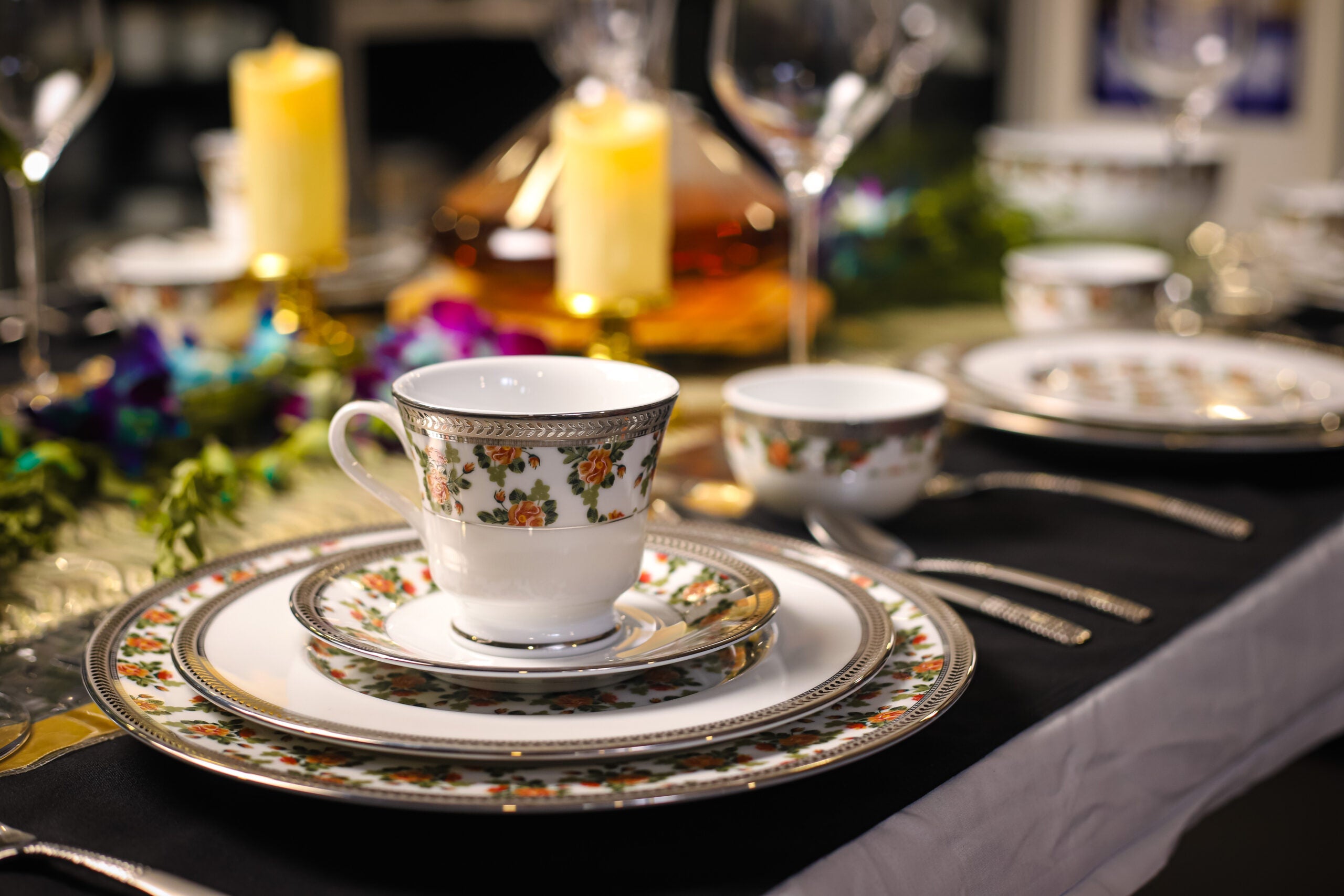 Azure By Dankotuwa Florescent 21-Piece Porcelain Dinner Set - Platinum Lining