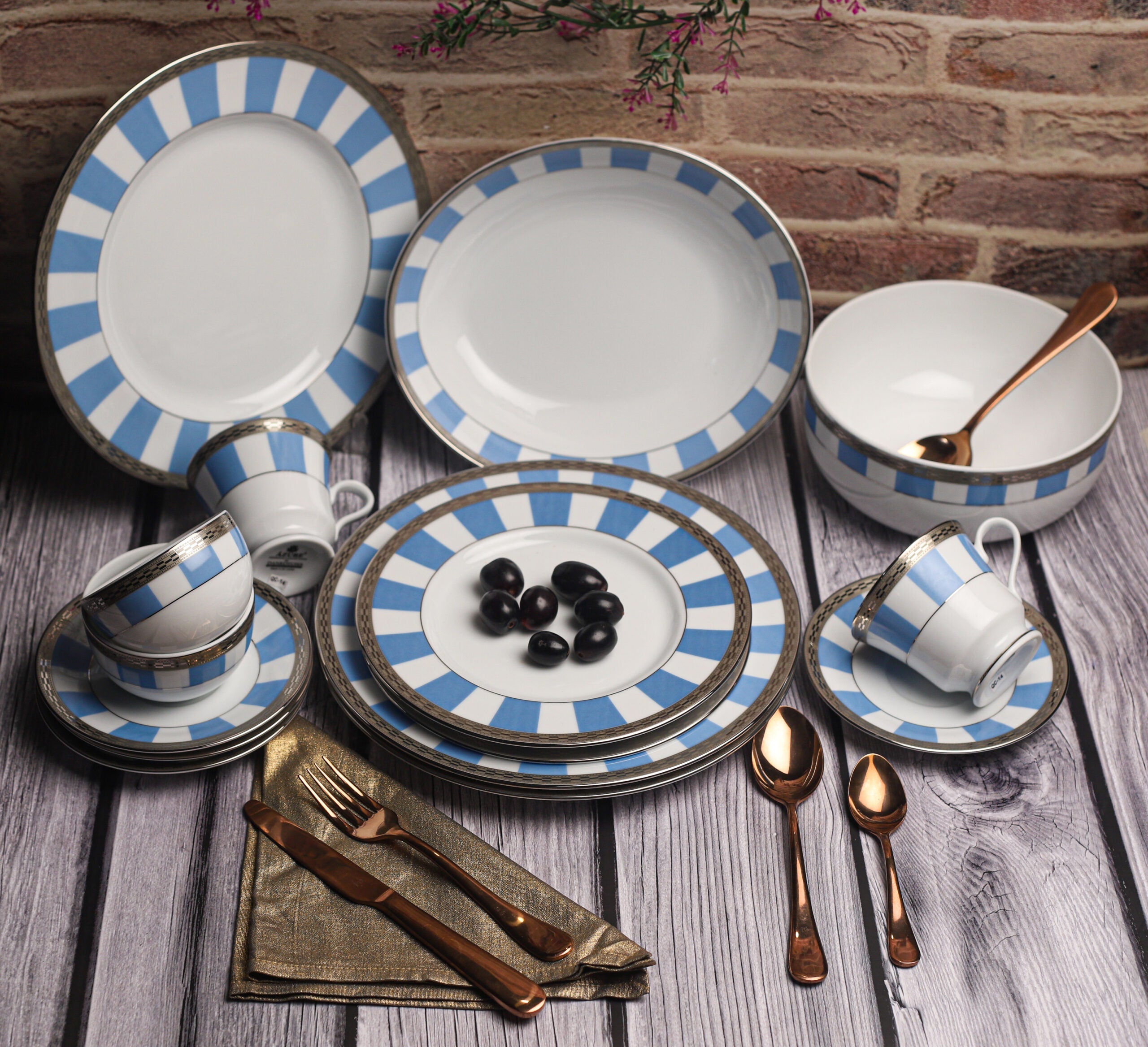 Azure By Dankotuwa Sky Matiz Blue 21-Piece Porcelain Dinner Set - Platinum Lining