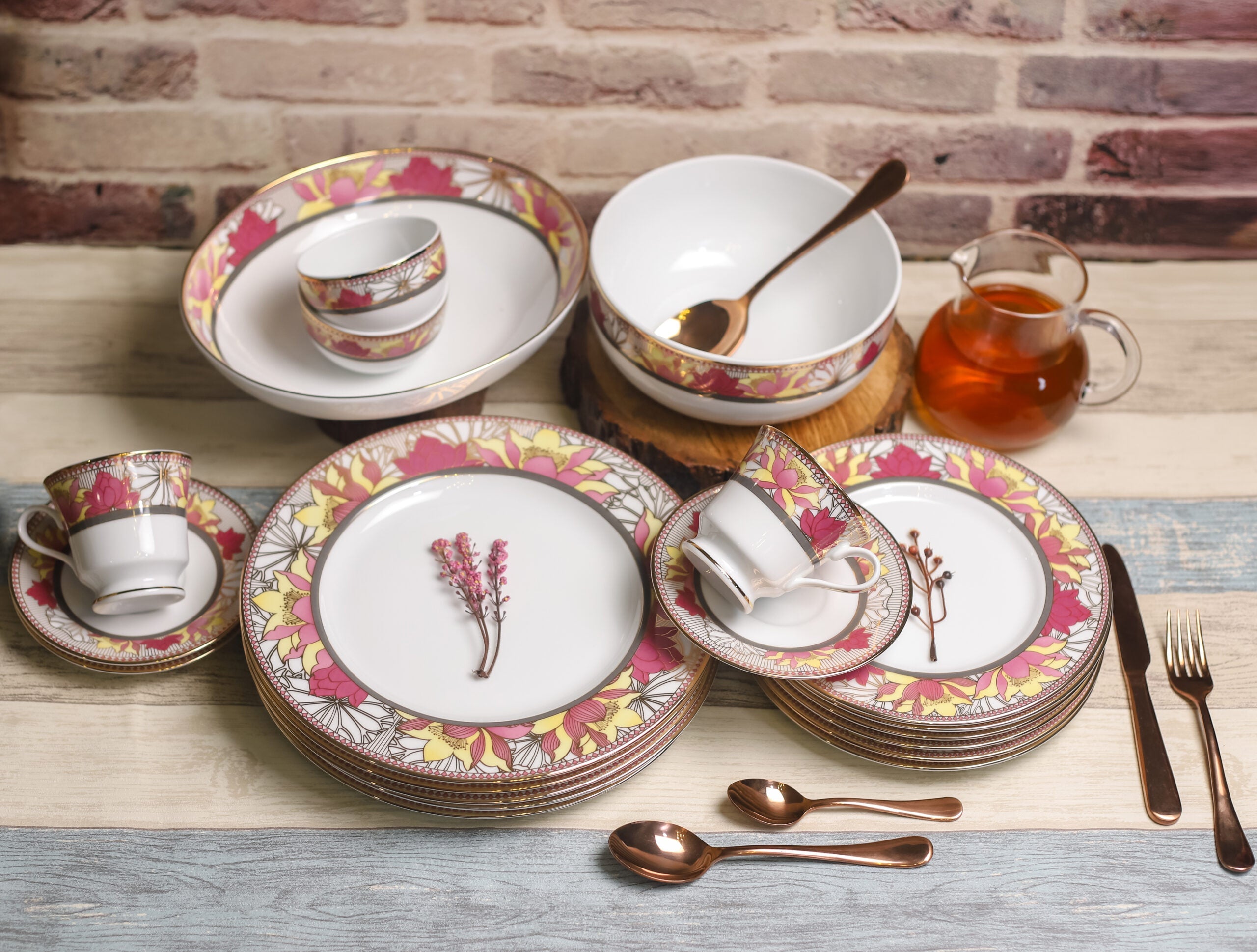 Azure By Dankotuwa Nymphaea 21-Piece Porcelain Dinner Set - Gold Lining