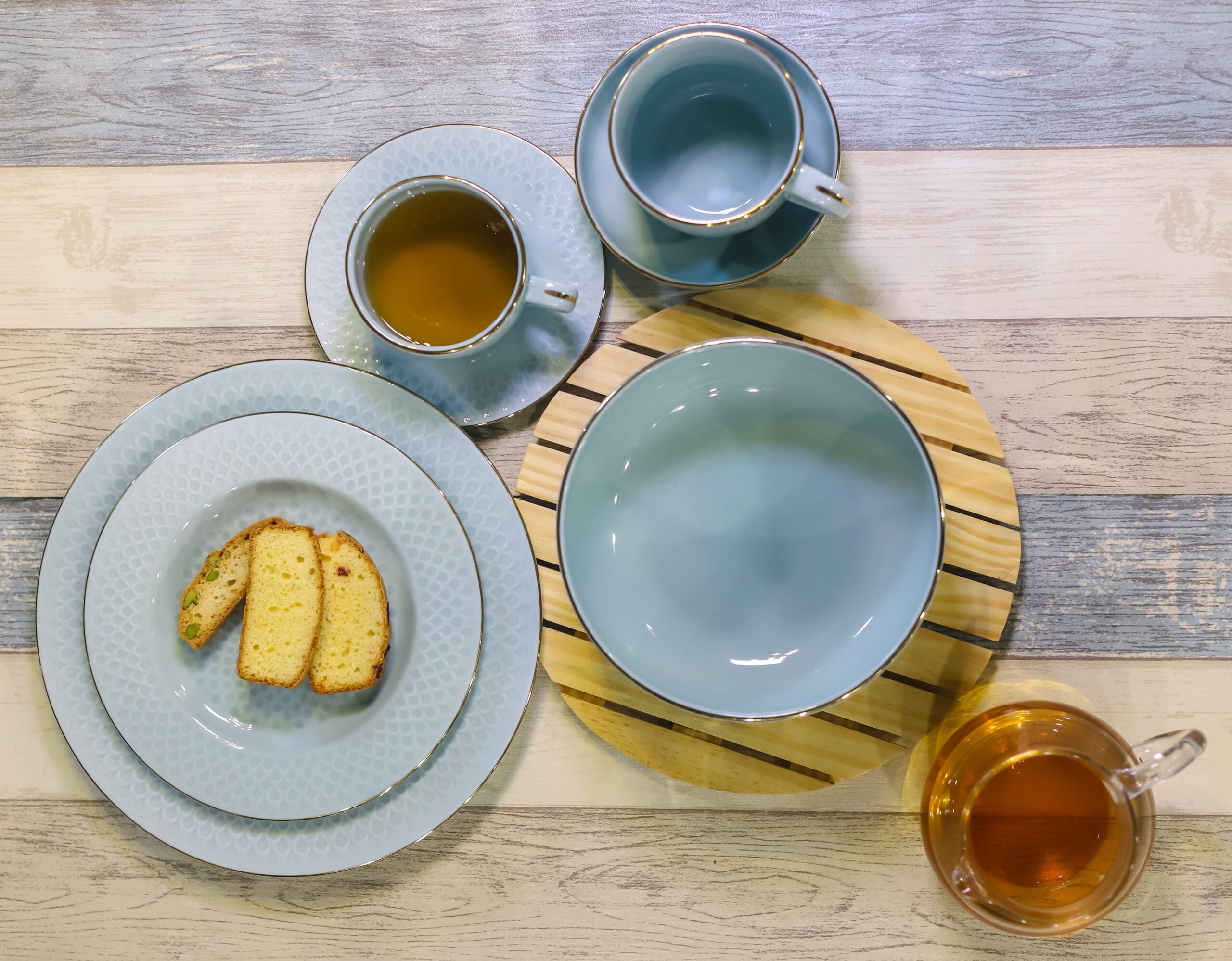 Azure By Dankotuwa Water Drop Green 21-Piece Porcelain Dinner Set - Gold Lining