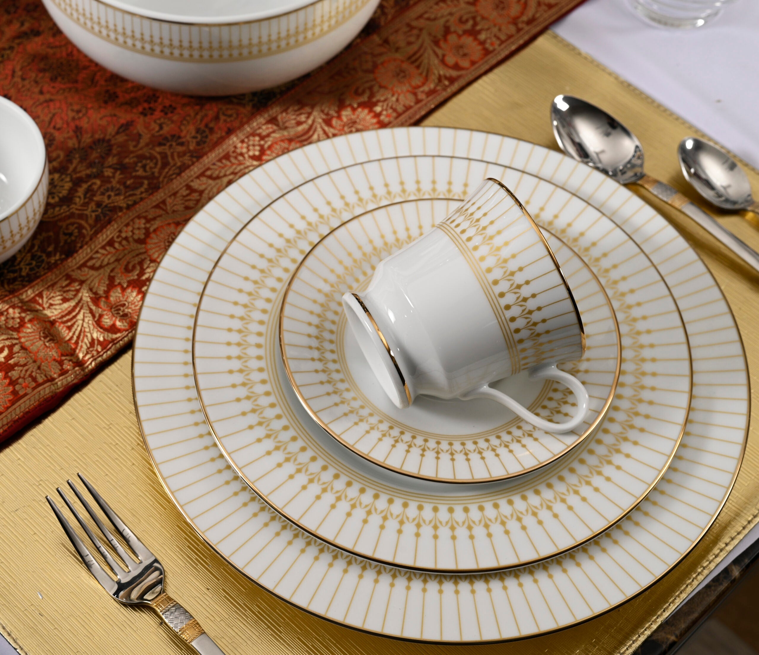Azure By Dankotuwa Rasalas 21-Piece Porcelain Dinner Set - Gold Lining