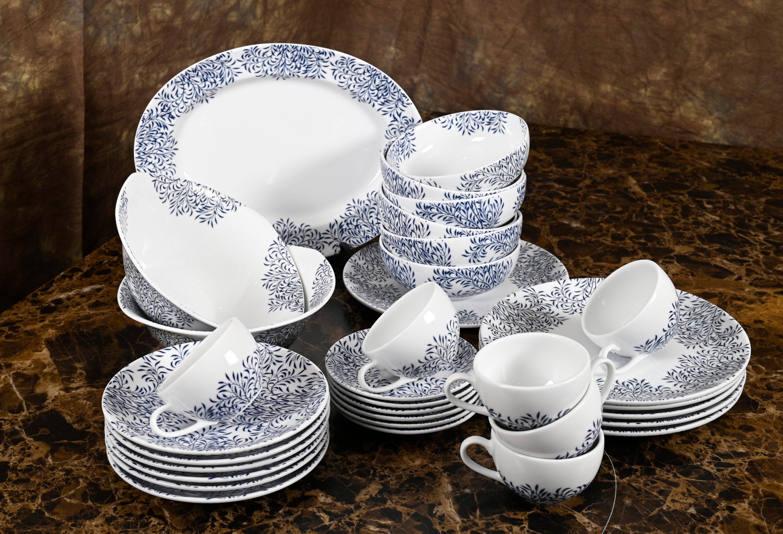 Azure By Dankotuwa Blue Leaf 15-Piece Porcelain Dinner Set