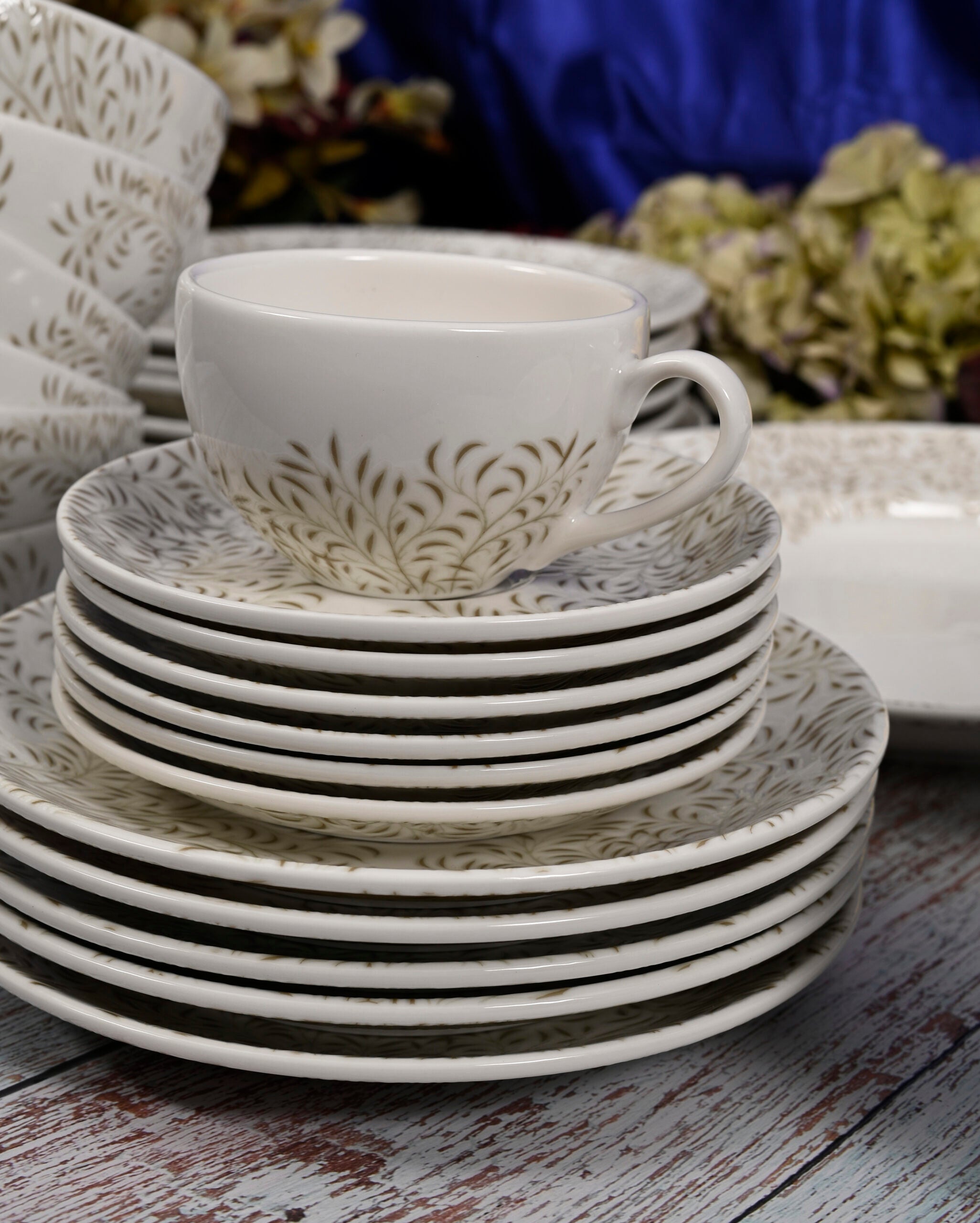 Azure By Dankotuwa Green Leaf 15-Piece Porcelain Dinner Set