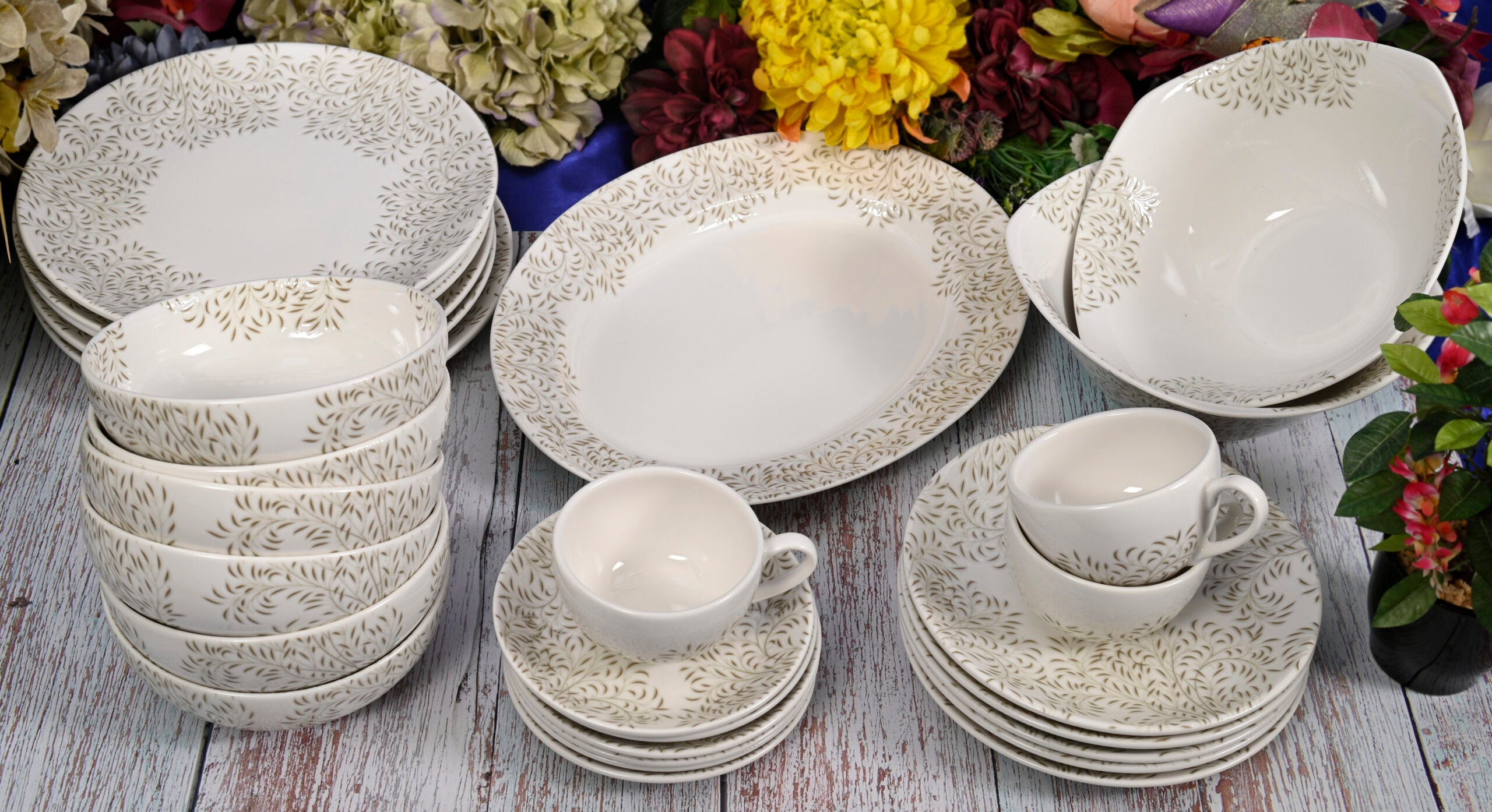 Azure By Dankotuwa Green Leaf 15-Piece Porcelain Dinner Set