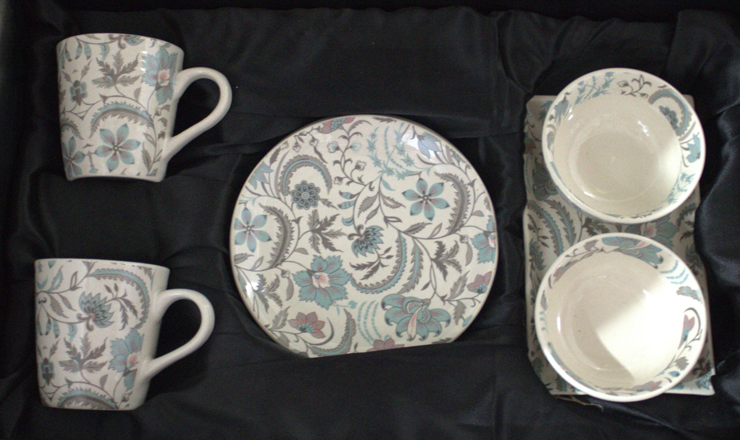 BHUMIJA GIFT SET – SAHIN MING | 7-Piece Premium Stoneware Snack Set