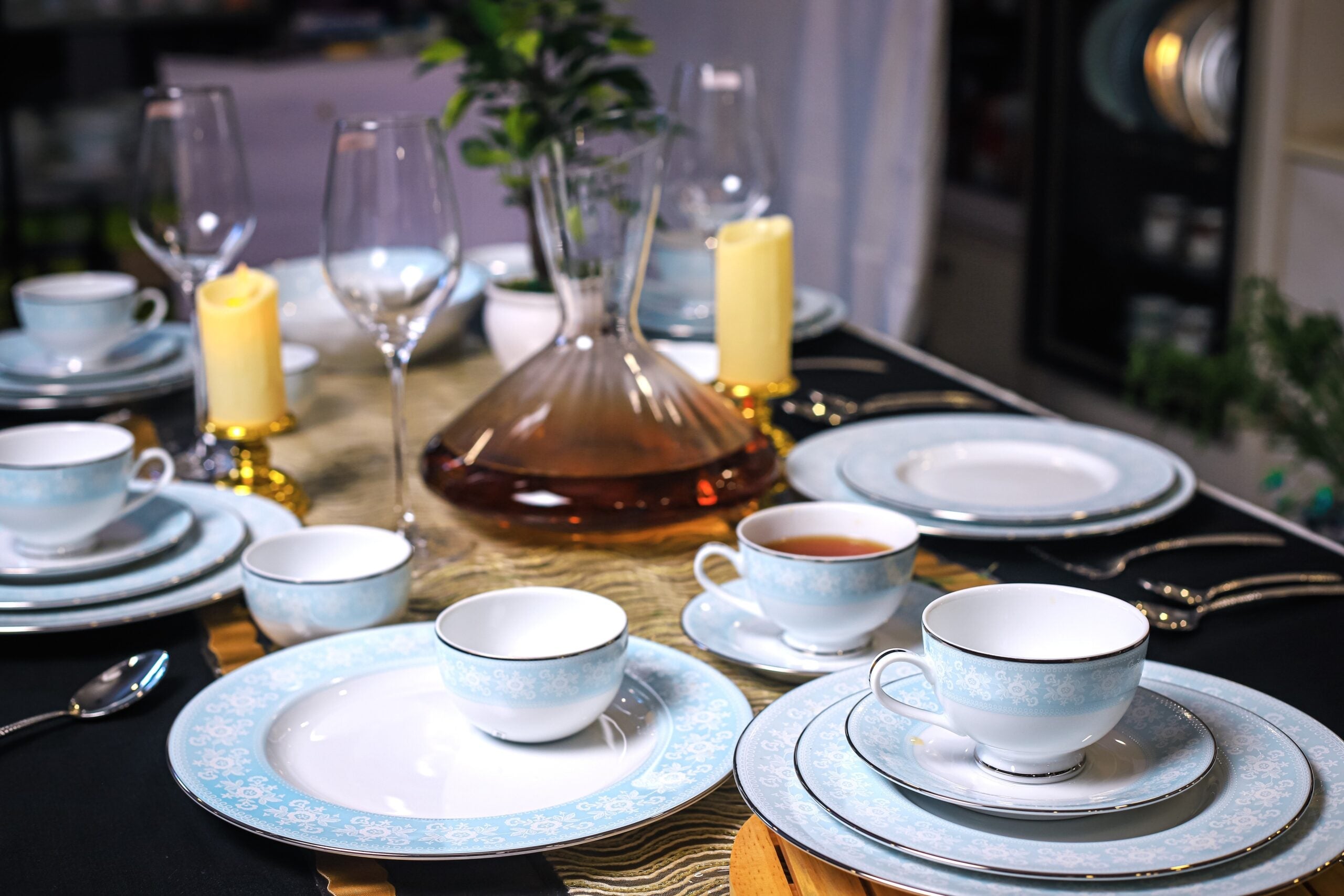 Azure By Dankotuwa Pizzi Marlette 21-Piece Porcelain Dinner Set - Platinum Lining