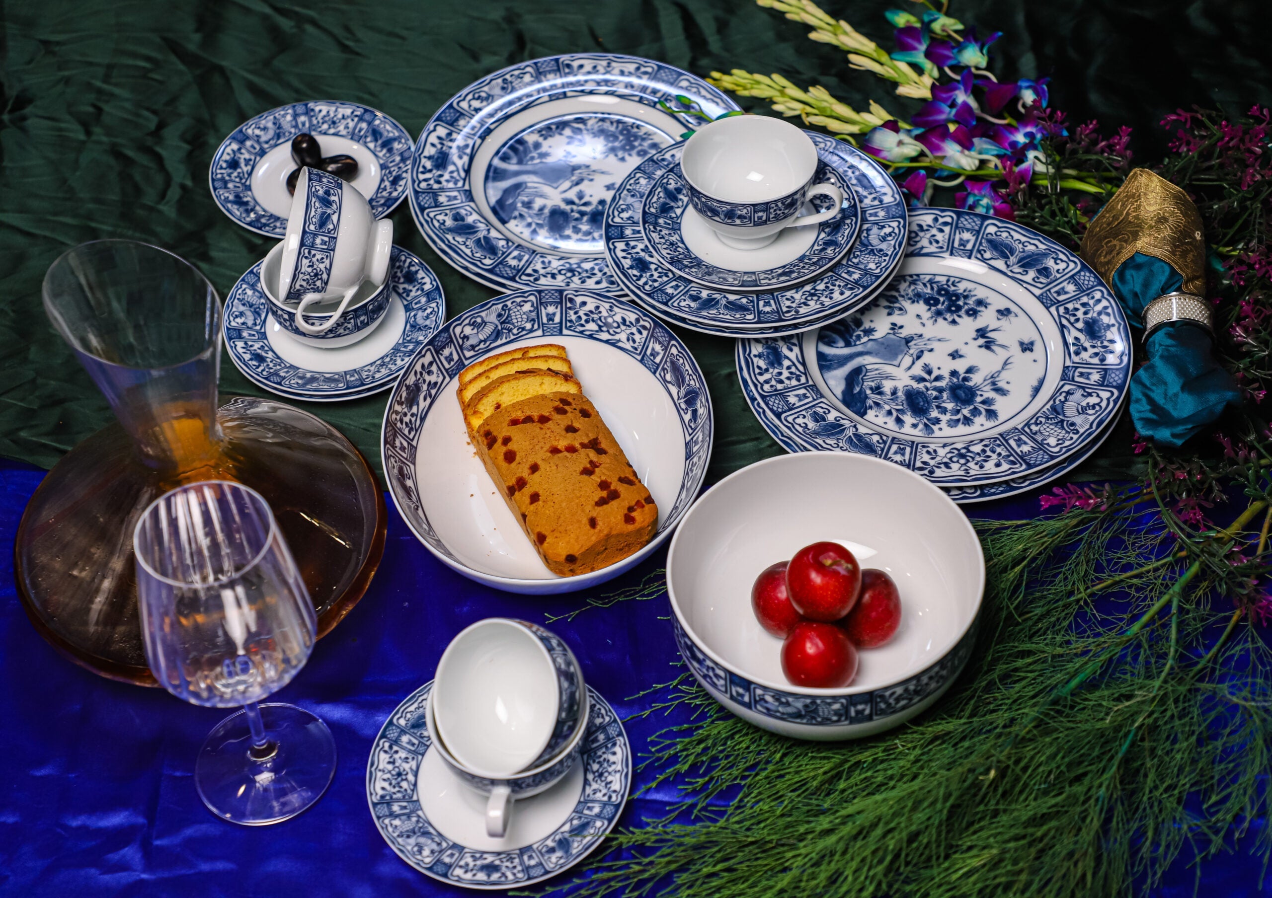 Imari 21-Piece Premium Porcelain Dinner Set by Azure