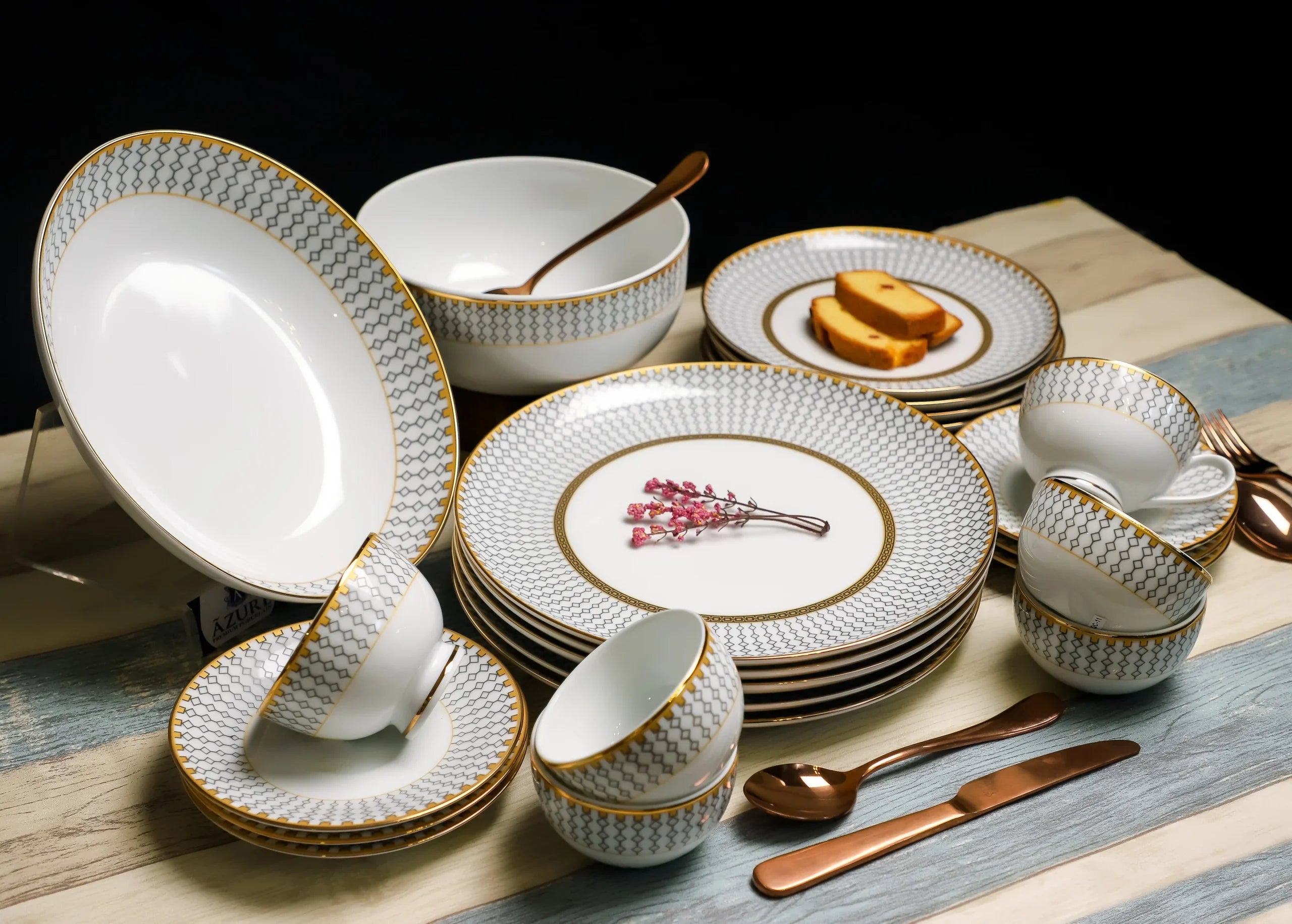 Azure By Dankotuwa Nira 21-Piece Porcelain Dinner Set - Gold Lining