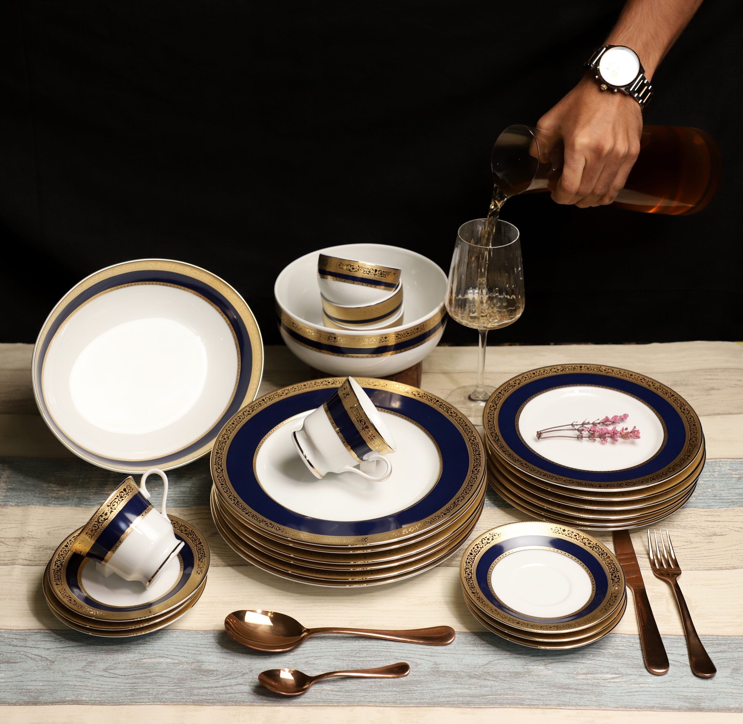 Azure By Dankotuwa Sapphire Laurel Blue 21-Piece Porcelain Dinner Set - Gold Lining
