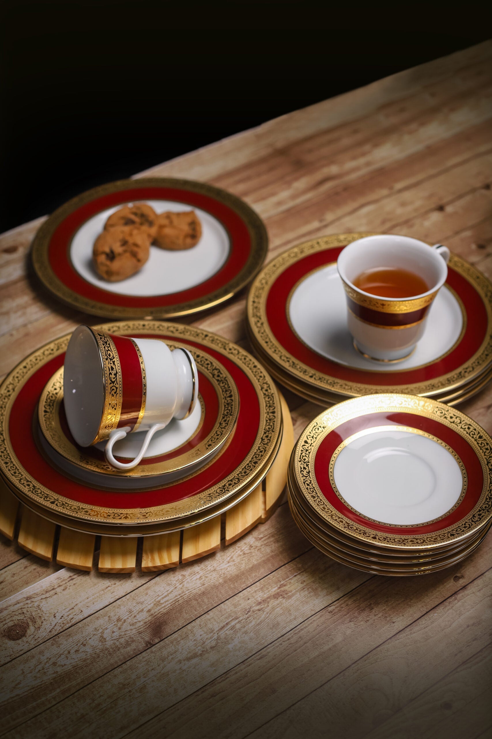 Azure By Dankotuwa Wine Laurel Red 21-Piece Porcelain Dinner Set - Gold Lining