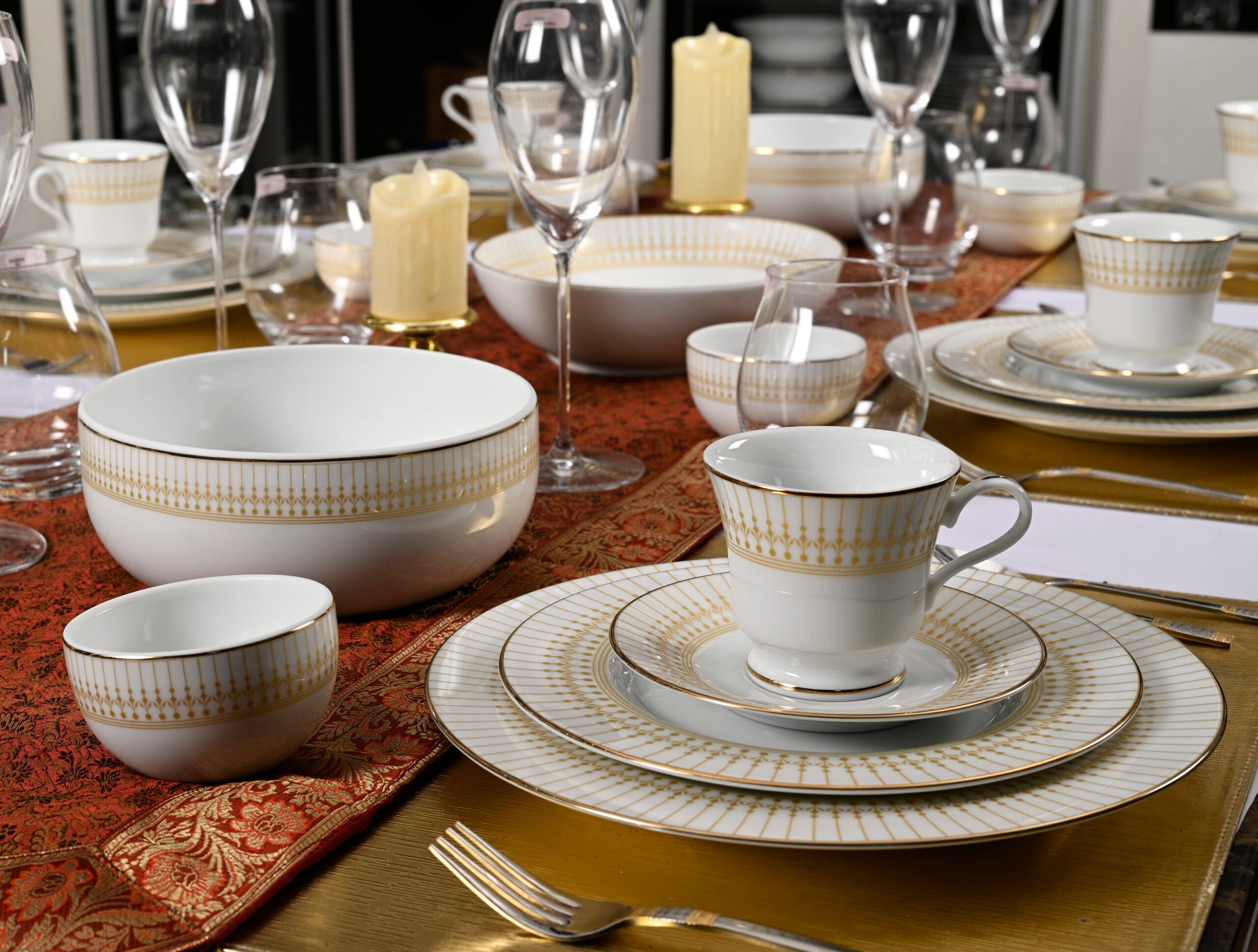 Azure By Dankotuwa Rasalas 21-Piece Porcelain Dinner Set - Gold Lining