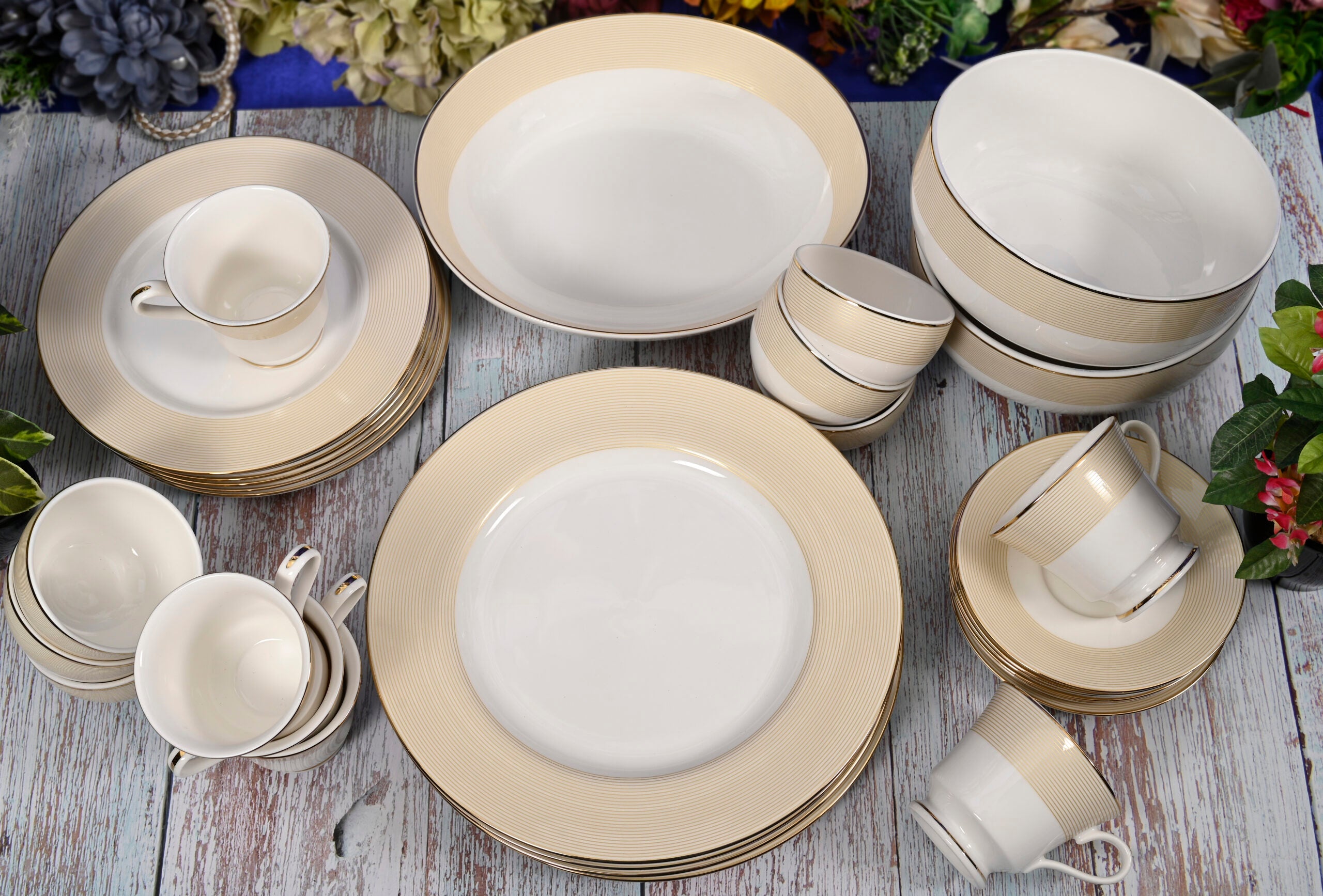 Azure By Dankotuwa Valentino 21-Piece Porcelain Dinner Set - Gold Lining