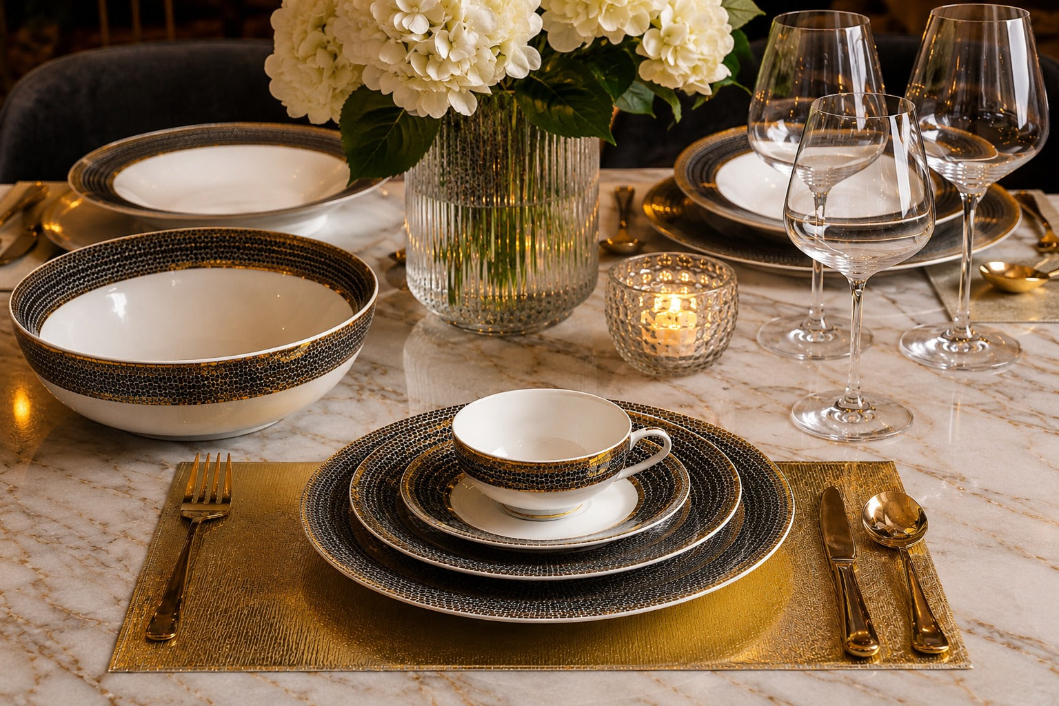 Azure By Dankotuwa Welkin 21-Piece Porcelain Dinner Set - Gold Lining