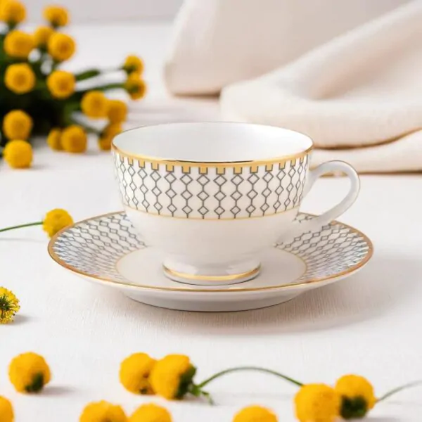 Dankotuwa Nira 12-Piece Porcelain Cup & Saucer Set - Gold Lining