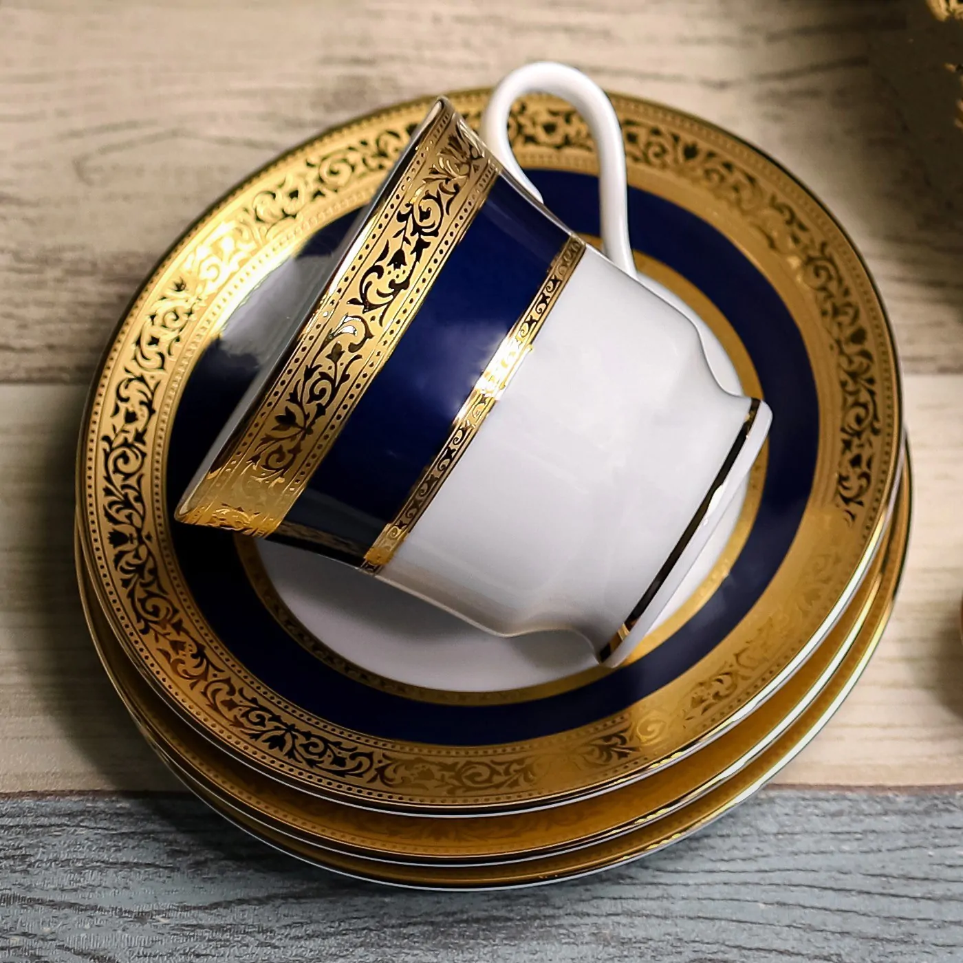 Dankotuwa Sapphire Laurel Blue 12-Piece Porcelain Cup & Saucer Set – Gold Lining