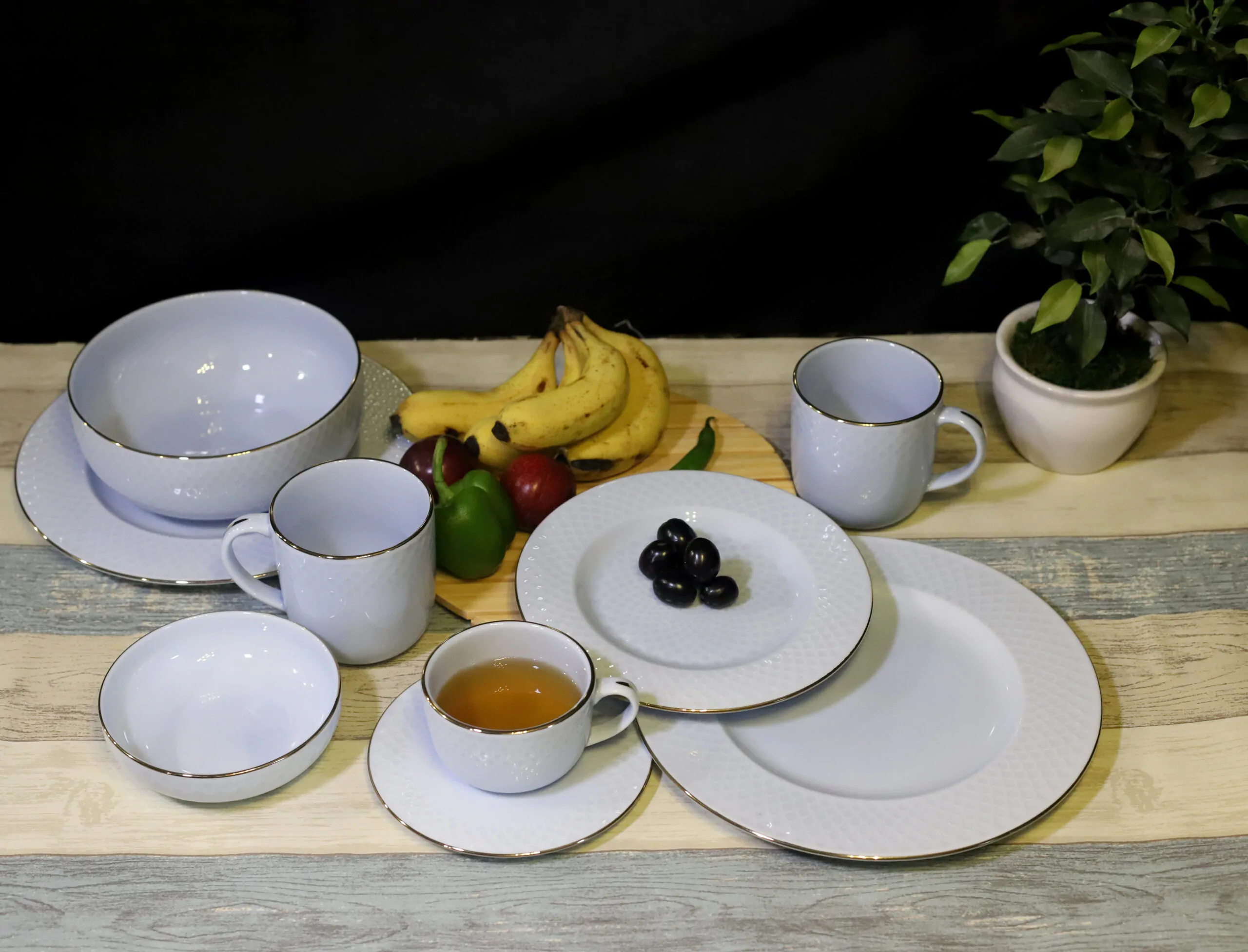 Dankotuwa Water Drop Blue 21-Piece Porcelain Dinner Set - Gold Lining