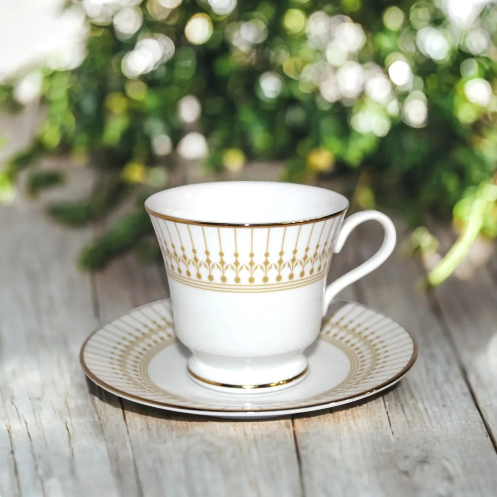 Dankotuwa Rasalas 12-Piece Porcelain Cup & Saucer Set - Gold Lining