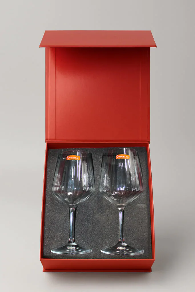 100+ Happy New Year Wishes for 2026 2 happy new year gift